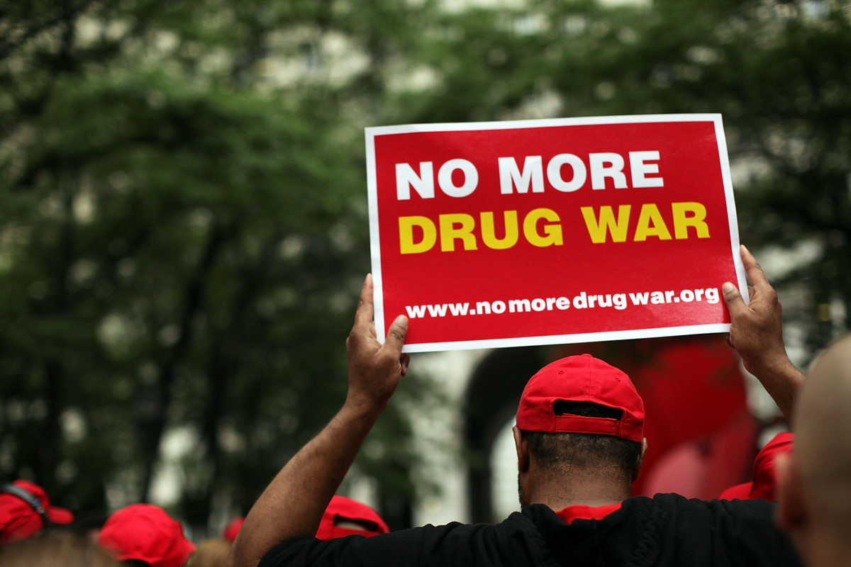Нобелови лауреати пледират за край на войната срещу наркотиците